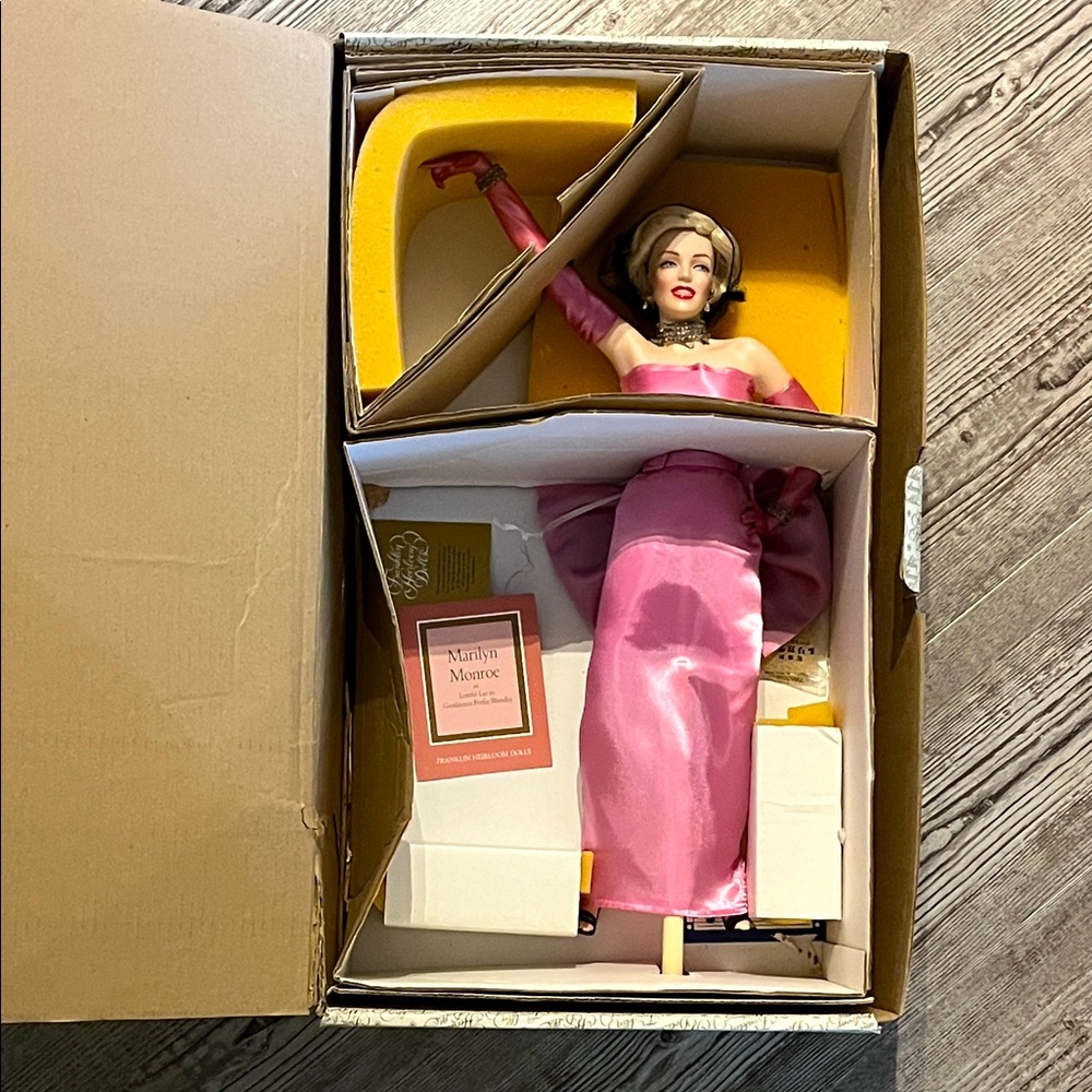Marilyn Monroe Franklin Heirloom‎ Doll Vintage Pink Gown Figurine